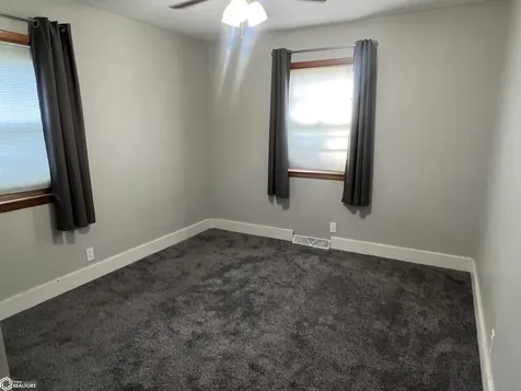 1005 S 5th Street Fairfield IA 52556
