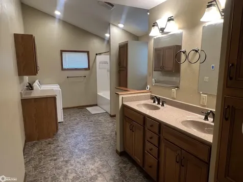 1005 S 5th Street Fairfield IA 52556