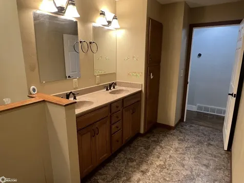 1005 S 5th Street Fairfield IA 52556