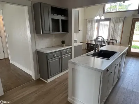 1005 S 5th Street Fairfield IA 52556
