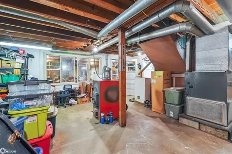 5191 Skyline Drive Brooklyn IA 52211