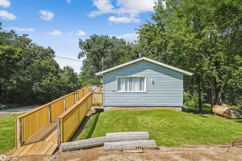 5191 Skyline Drive Brooklyn IA 52211