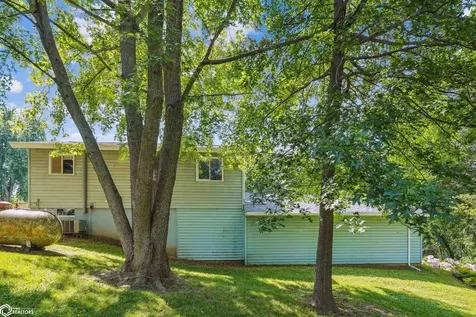 5191 Skyline Drive Brooklyn IA 52211