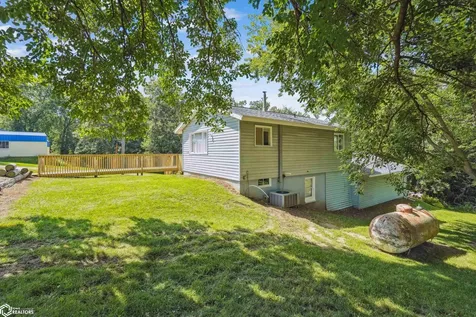 5191 Skyline Drive Brooklyn IA 52211