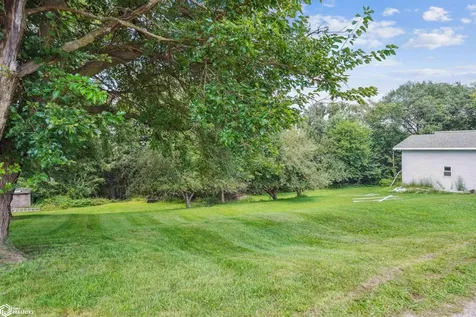 5191 Skyline Drive Brooklyn IA 52211