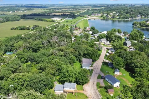 5191 Skyline Drive Brooklyn IA 52211