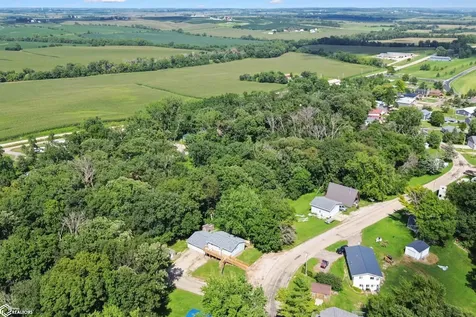 5191 Skyline Drive Brooklyn IA 52211