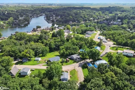 5191 Skyline Drive Brooklyn IA 52211