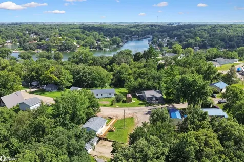 5191 Skyline Drive Brooklyn IA 52211