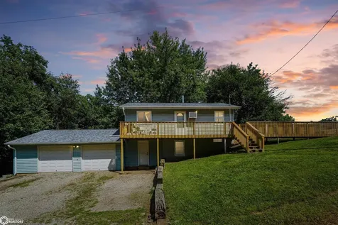 5191 Skyline Drive Brooklyn IA 52211