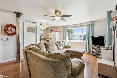 5191 Skyline Drive Brooklyn IA 52211
