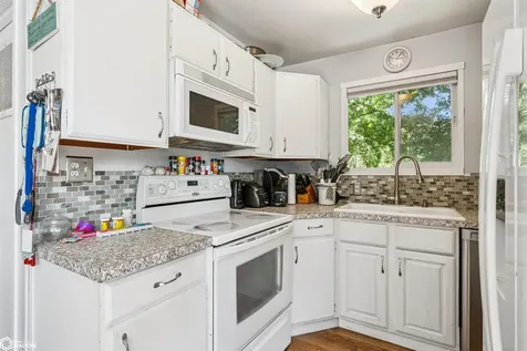 5191 Skyline Drive Brooklyn IA 52211