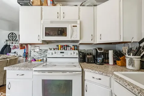 5191 Skyline Drive Brooklyn IA 52211