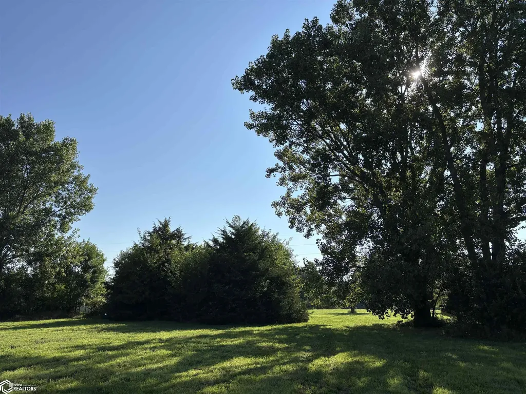 2008 N B Street Fairfield IA 52556