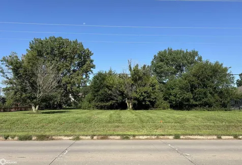 2008 N B Street Fairfield IA 52556