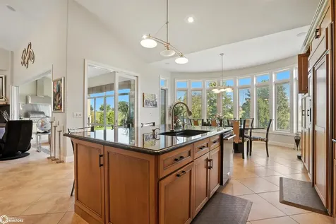 5632 Clubhouse Drive Burlington IA 52601