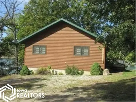226 & 228 Center Point Drive Montezuma IA 50171