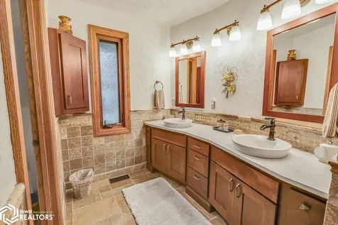 2775 Osburn Avenue Oskaloosa IA 52577