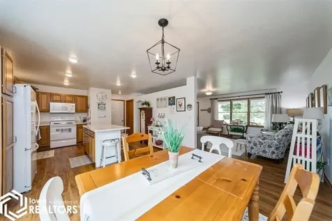 1714 Neil Pella IA 50219
