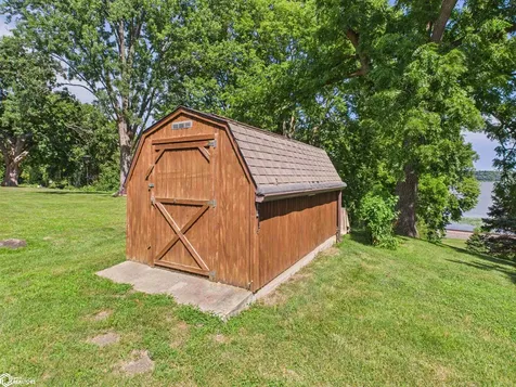 3370 Mississippi River Road Keokuk IA 52632