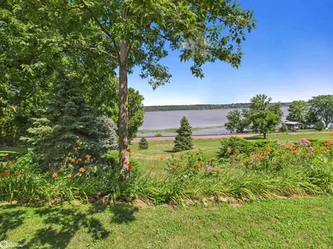 3370 Mississippi River Road Keokuk IA 52632