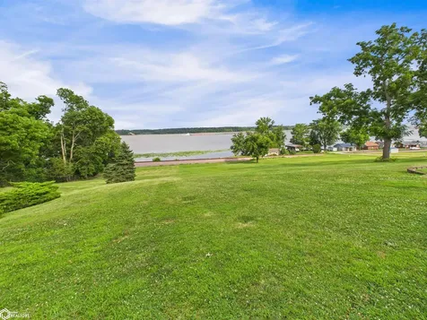 3370 Mississippi River Road Keokuk IA 52632