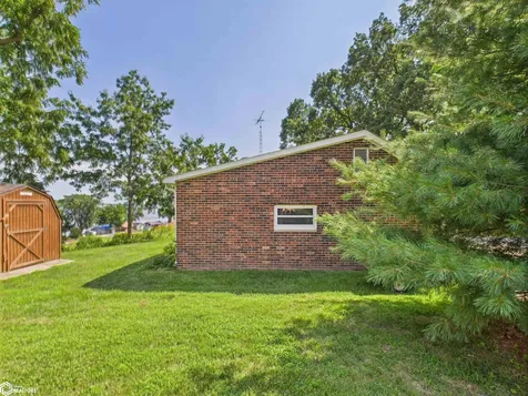 3370 Mississippi River Road Keokuk IA 52632