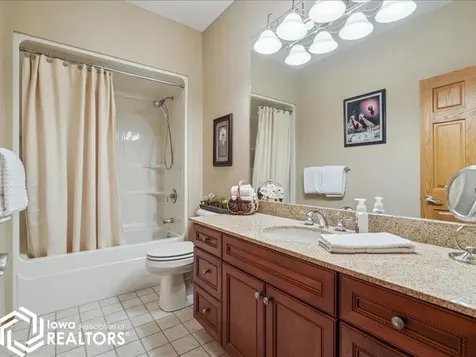 11000 Wildlife Lakes Drive West Burlington IA 52655