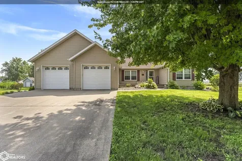 920 S 4th Street Wapello IA 52653