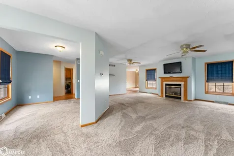 920 S 4th Street Wapello IA 52653