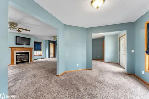 920 S 4th Street Wapello IA 52653