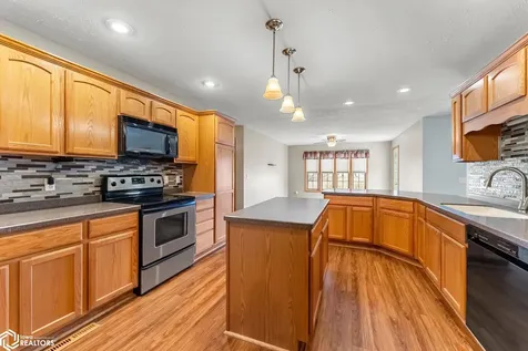 920 S 4th Street Wapello IA 52653