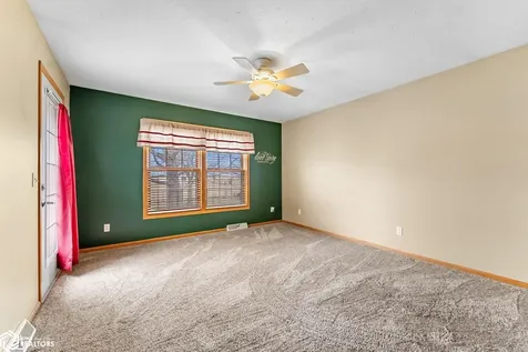 920 S 4th Street Wapello IA 52653