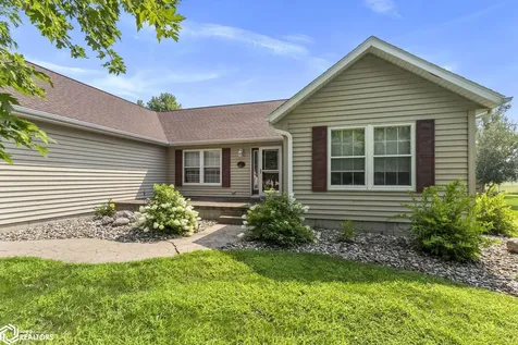 920 S 4th Street Wapello IA 52653