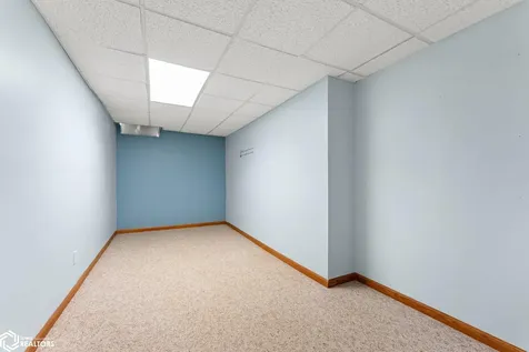 920 S 4th Street Wapello IA 52653