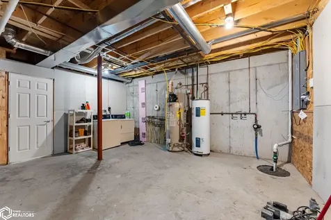 920 S 4th Street Wapello IA 52653