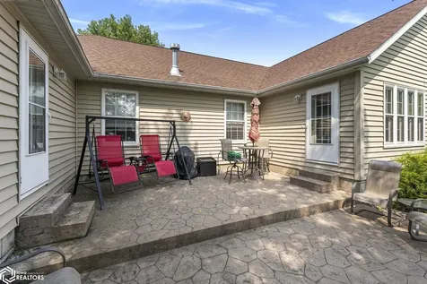 920 S 4th Street Wapello IA 52653