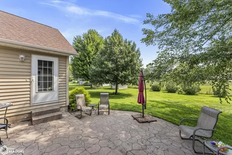 920 S 4th Street Wapello IA 52653