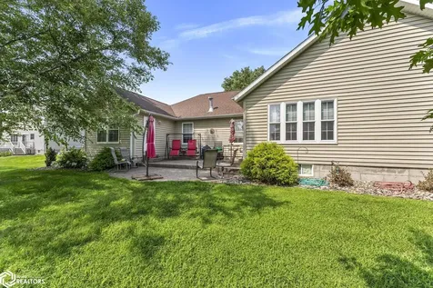 920 S 4th Street Wapello IA 52653