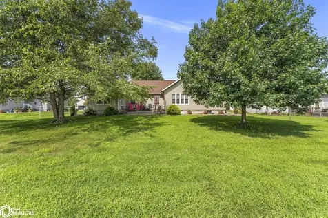 920 S 4th Street Wapello IA 52653