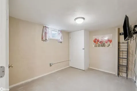 1703 W State Street Marshalltown IA 50158