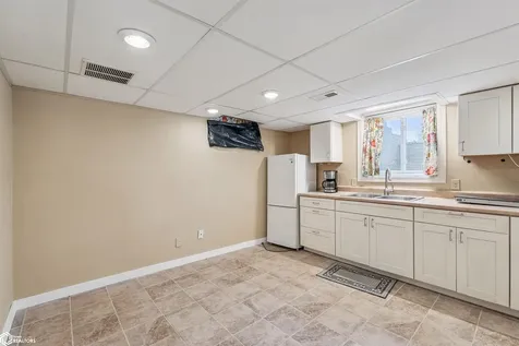 1703 W State Street Marshalltown IA 50158