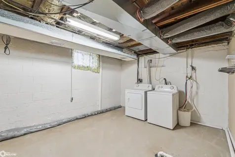 1703 W State Street Marshalltown IA 50158