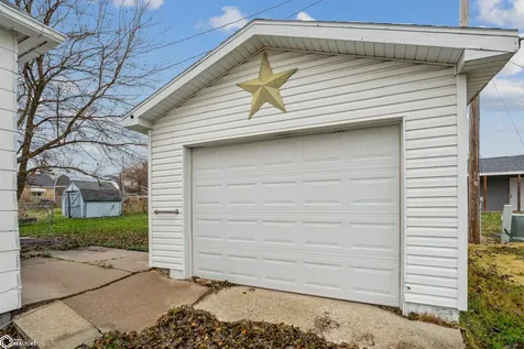 1703 W State Street Marshalltown IA 50158