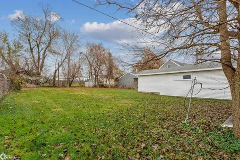 1703 W State Street Marshalltown IA 50158