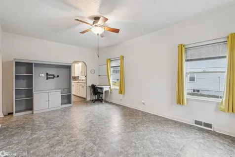 1703 W State Street Marshalltown IA 50158