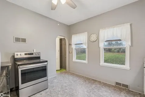 1703 W State Street Marshalltown IA 50158