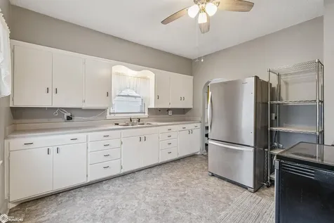 1703 W State Street Marshalltown IA 50158