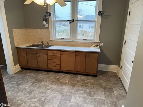 201 E Ohio Street Toledo IA 52342