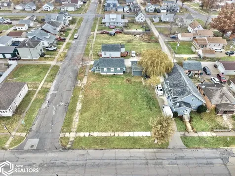 1102 E Main Street Marshalltown IA 50158